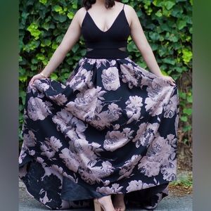 Beautiful dark blue and pink. Long new, never wore. It looks very elegant.